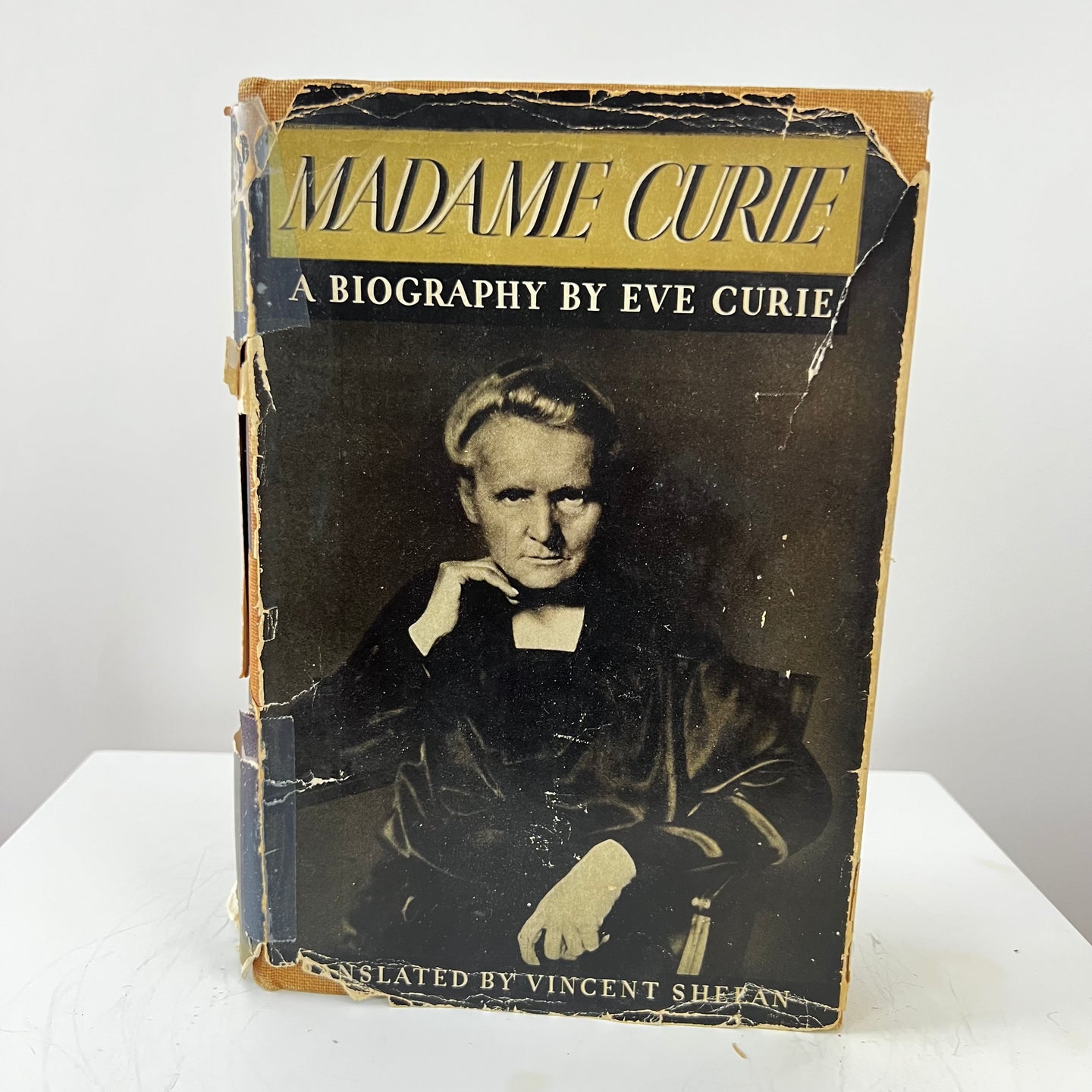 Madame Curie a Biography by Eve Curie