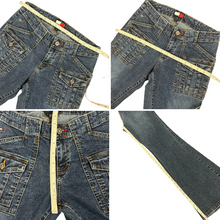 Load image into Gallery viewer, Y2K Tommy Hill Low Rise Flare Jeans Size 5
