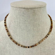 Load image into Gallery viewer, Vintage Thin Shell Bead Necklace
