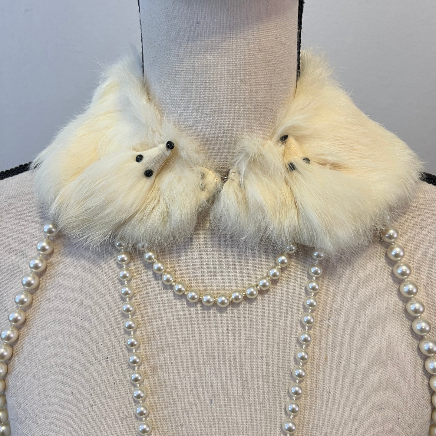 1950s Vintage Ivory Fur Choker Neck Collar Novelty Necklace