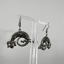 Load image into Gallery viewer, Vintage Gecko Silver Metal Earrings

