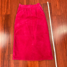 Load image into Gallery viewer, Vintage The Eagle&#39;s Eye Pink Suede Pencil Skirt with Pockets Size 6

