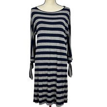 Load image into Gallery viewer, Soft Surroundings Relaxed Fit Dress Size Small
