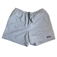 Load image into Gallery viewer, Men&#39;s 90s Patagonia Shells Shorts Size Large
