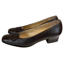Load image into Gallery viewer, Salvatore Ferragamo Brown Leather Low Classic Heel Pump Size 7 4A Narrow
