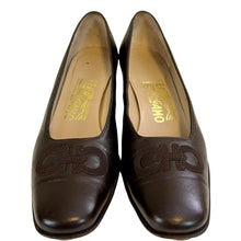 Load image into Gallery viewer, Salvatore Ferragamo Brown Leather Low Classic Heel Pump Size 7 4A Narrow
