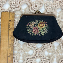 Load image into Gallery viewer, Western Germany Black Embroidered Roses Coin Purse
