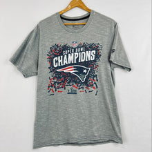 Load image into Gallery viewer, Patriots NFL Super Bowl LIII Champions Trophy T-Shirt Size Medium
