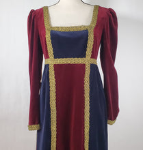 Load image into Gallery viewer, Midieval Velvet Renaissance Dress Size Small/Medium
