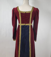 Load image into Gallery viewer, Midieval Velvet Renaissance Dress Size Small/Medium
