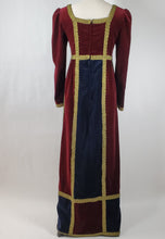 Load image into Gallery viewer, Midieval Velvet Renaissance Dress Size Small/Medium
