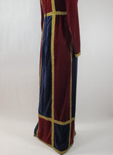 Load image into Gallery viewer, Midieval Velvet Renaissance Dress Size Small/Medium
