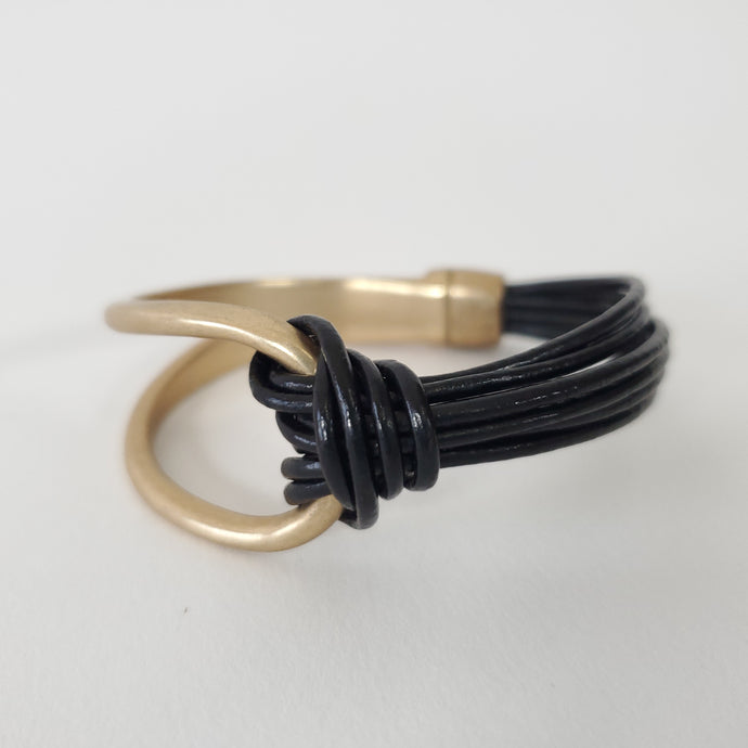 Modern Bracelet Black Leather & Gold Tone w Magnetic Closure - 6.5