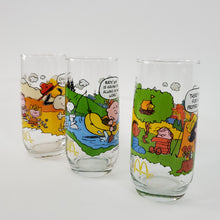 Load image into Gallery viewer, Charlie Brown Camp Snoopy McDonalds Glasses Set of 3 - Vintage Peanuts Gallery
