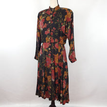 Load image into Gallery viewer, Vintage Long Sleeve Floral Dress 100% Rayon Size 6
