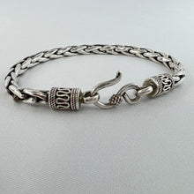 Load image into Gallery viewer, Vintage Sterling Silver Braided Chain Bracelet 7 1/4&quot;
