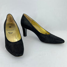 Load image into Gallery viewer, Bruno Magli Black Pumps Size 7.5 AA Narrow Made in Italy
