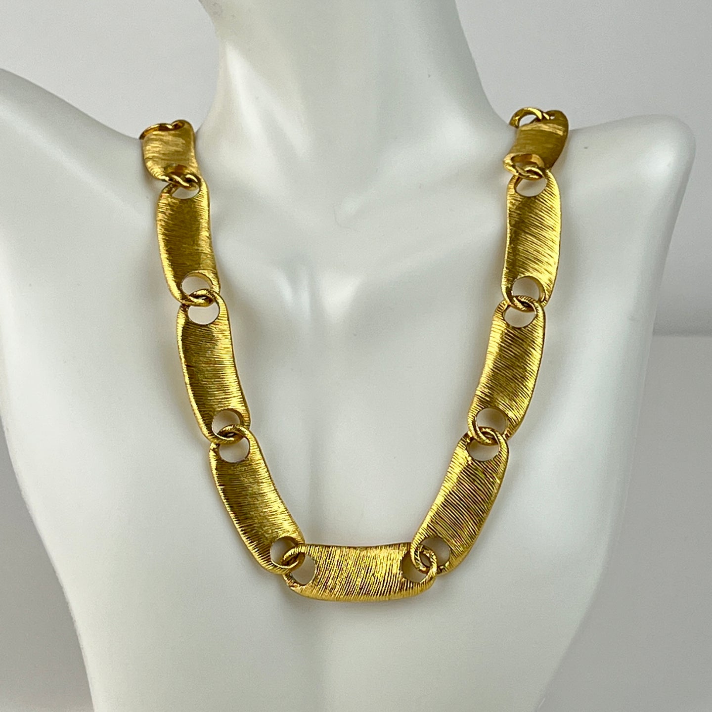 Vintage VO Gold Tone Articulated Collar Necklace 17