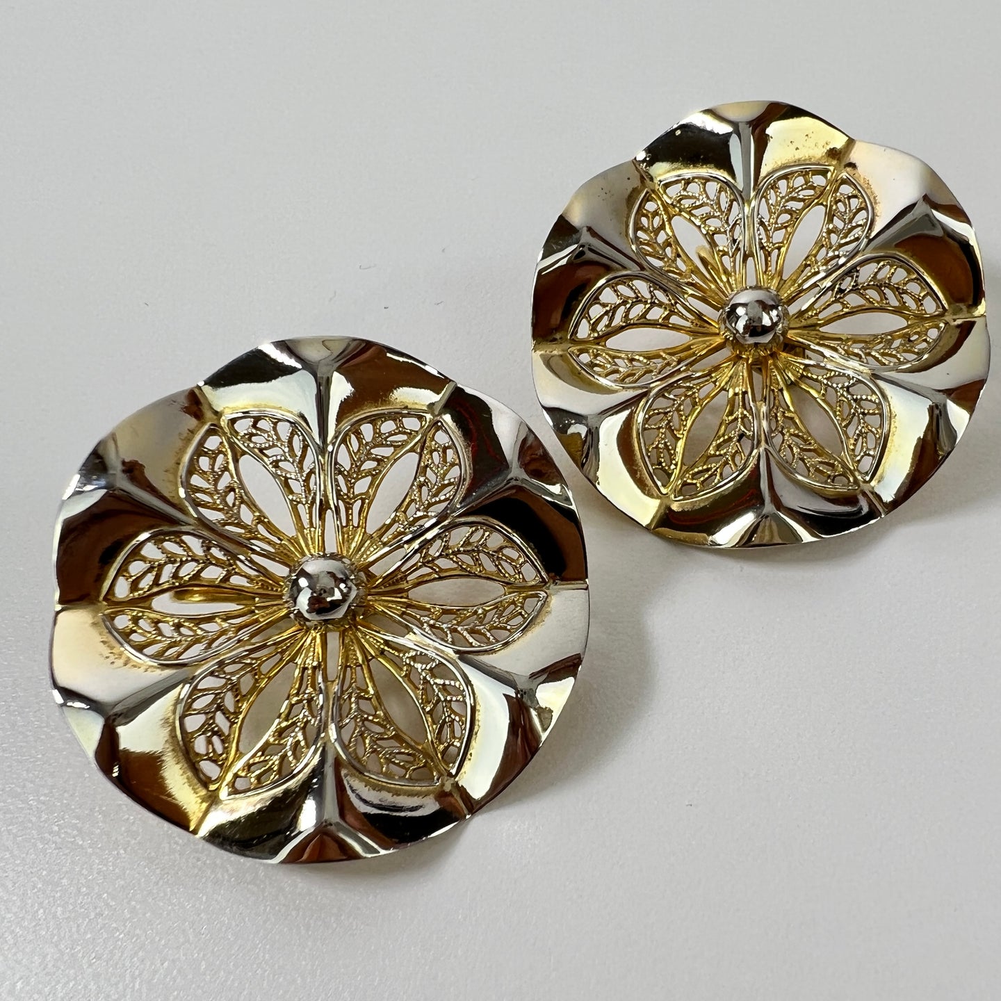 Sarah Coventry Gold Filigree Round Clip On Earrings