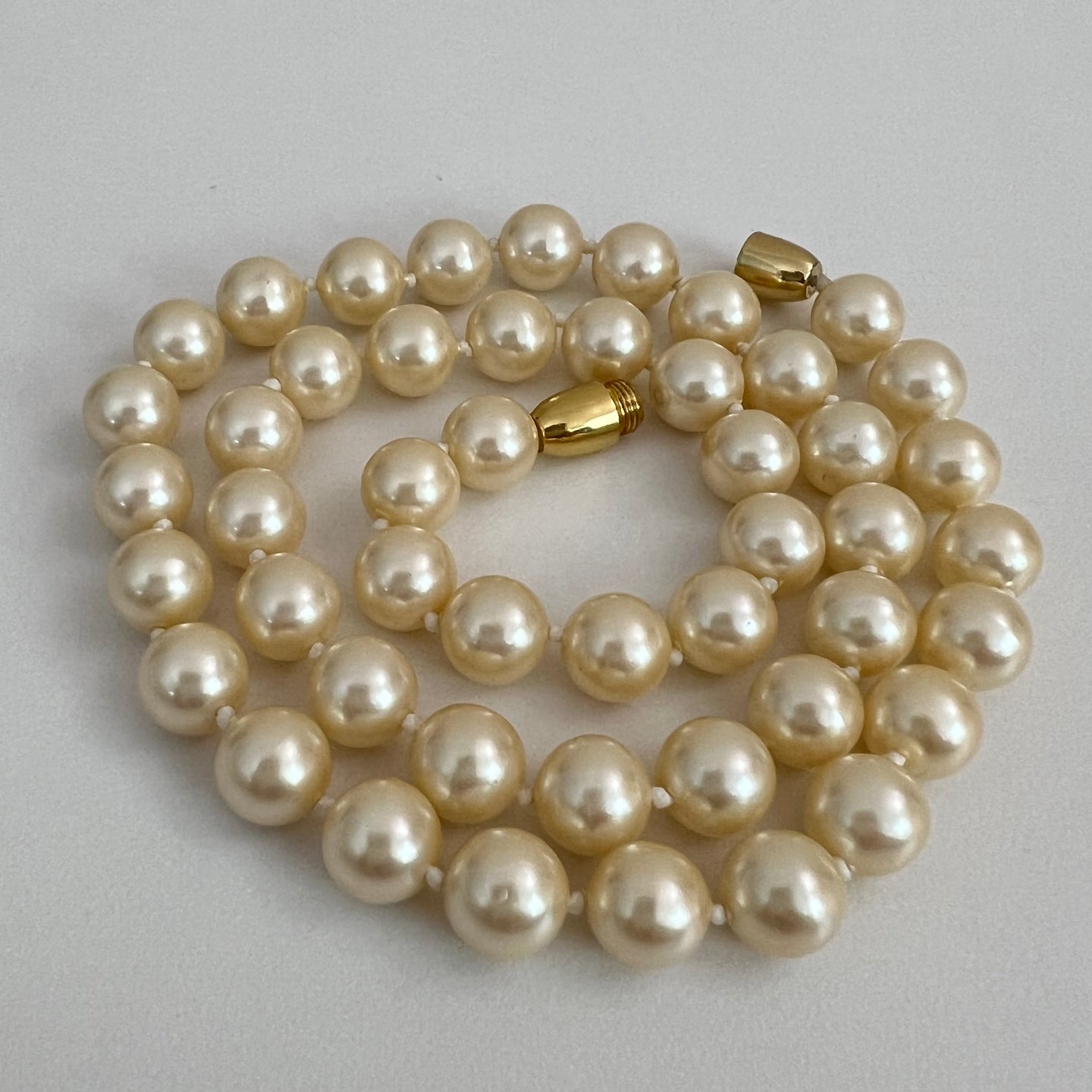Vintage Costume Knotted Pearl Necklace with Gold Closure 17.5