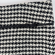 Load image into Gallery viewer, Houndstooth Wool Blend Skirt Black and White Size 12
