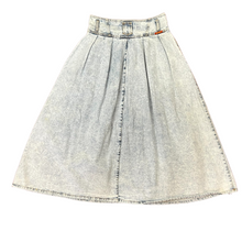 Load image into Gallery viewer, 80s Pleat Front Stone Washed Women Skirt With Pockets Size 8 
